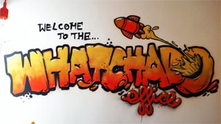 "whatchado" auf eine Wand gesprayt