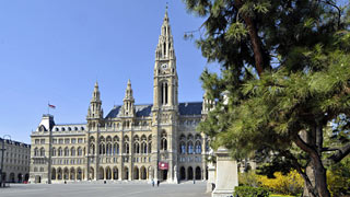 Wiener Rathaus, vom Stadtpark aus gesehen